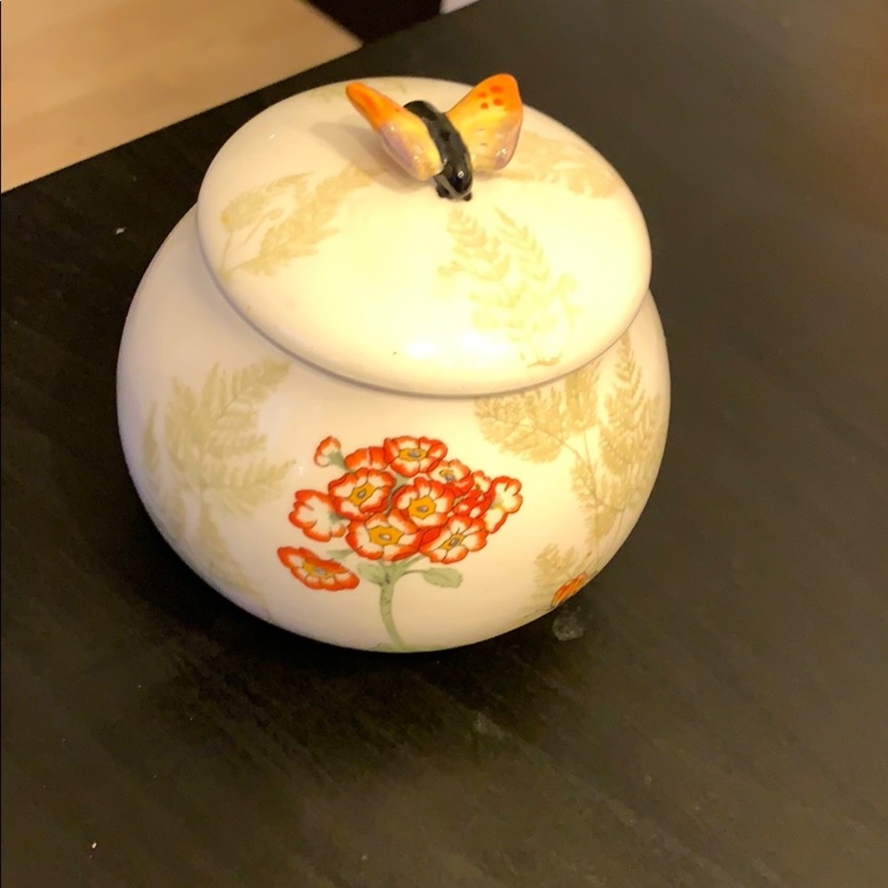 Sugar bowl